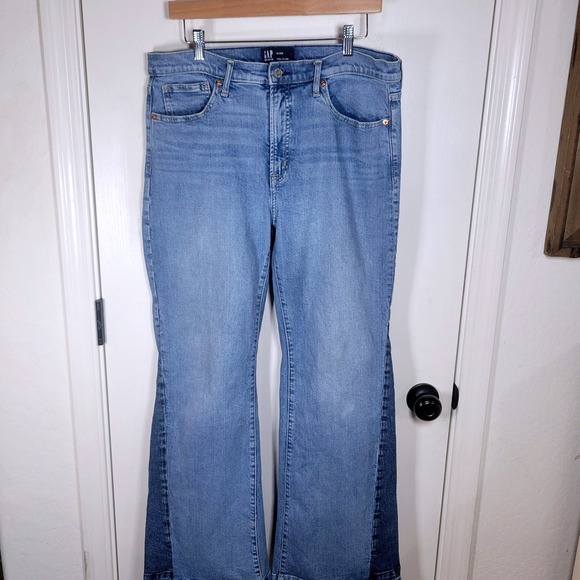 Gap High Rise 70s Flare Jeans Size 14 / 32R Classic Denim Vibe - Picture 1 of 8